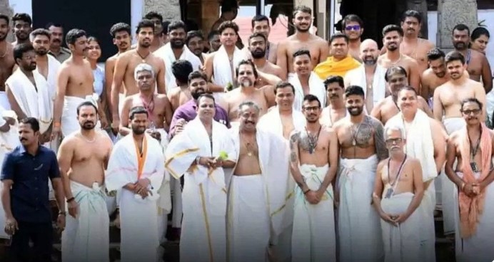 पद्मनाभस्वामी मंदिर पहुंची टीम इंडिया